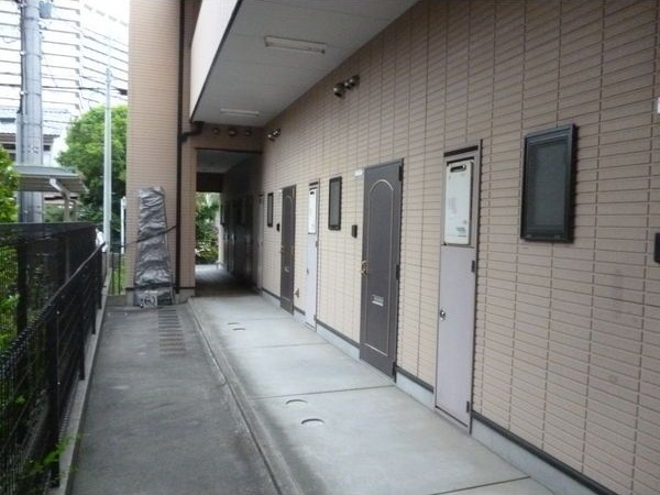 サニーフラット瑞穂の玄関