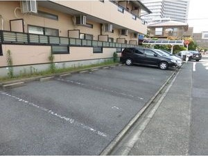 サニーフラット瑞穂の駐車場