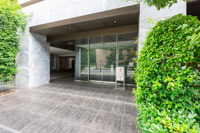 プレミスト明石町のエントランス