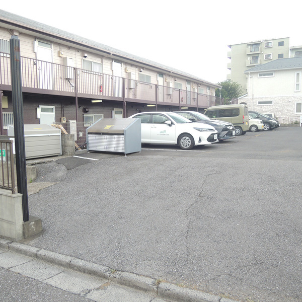コスモハイツの駐車場
