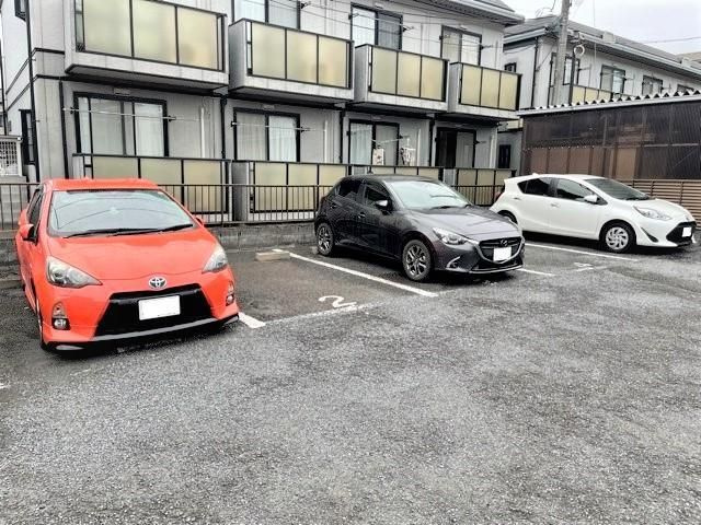 アルカンシェルの駐車場