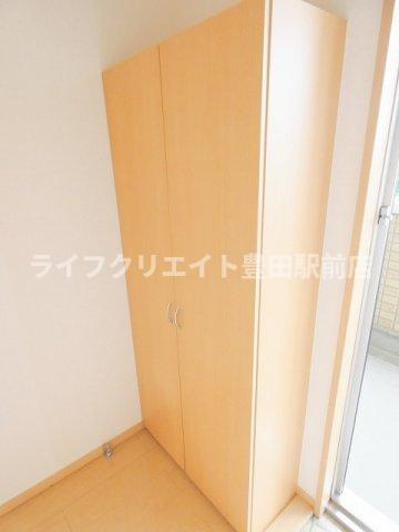 ロイヤルコートKayAB Bの玄関