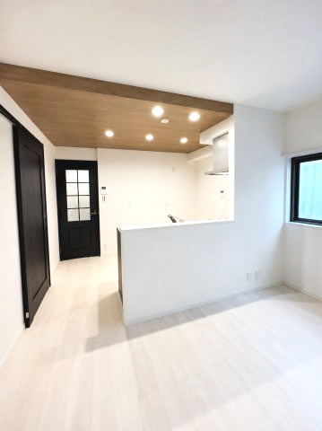 ベル芦屋の居間・リビング|2面採光　爽やかな風が吹き抜ける心地良いリビング