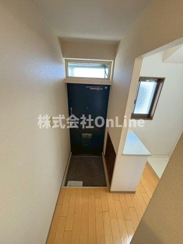 稲田大発マンションの玄関
