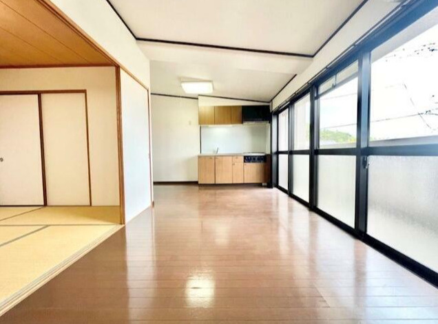 熊本市東区戸島１丁目のアパートの居間・リビング