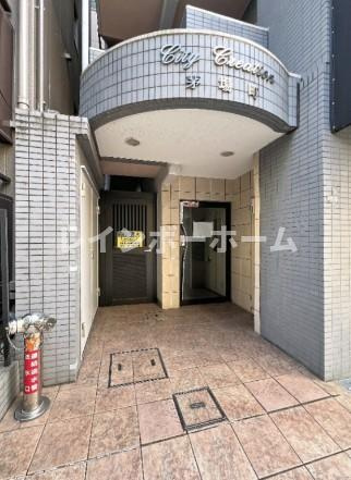 City Creation茅場町のエントランス