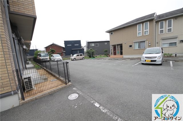 セントラルグレイスC棟の駐車場