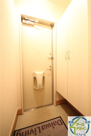 セントラルグレイスC棟の玄関