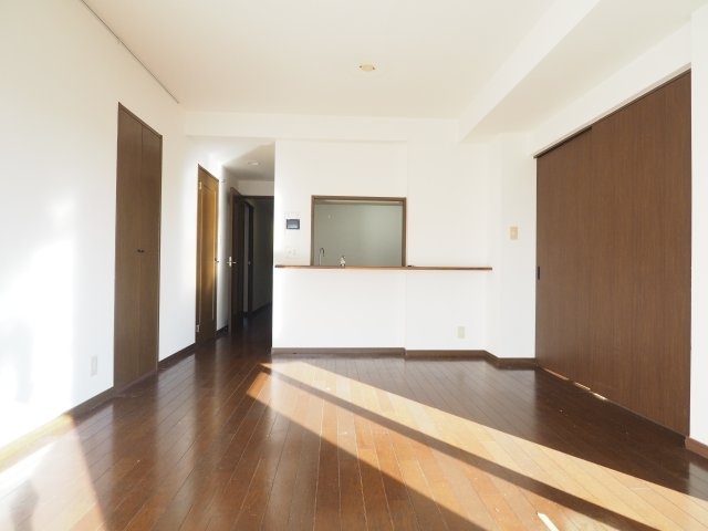 最上階なので、陽の光もよく入り明るいお部屋です。