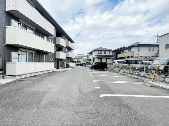 メゾン沖浜の駐車場