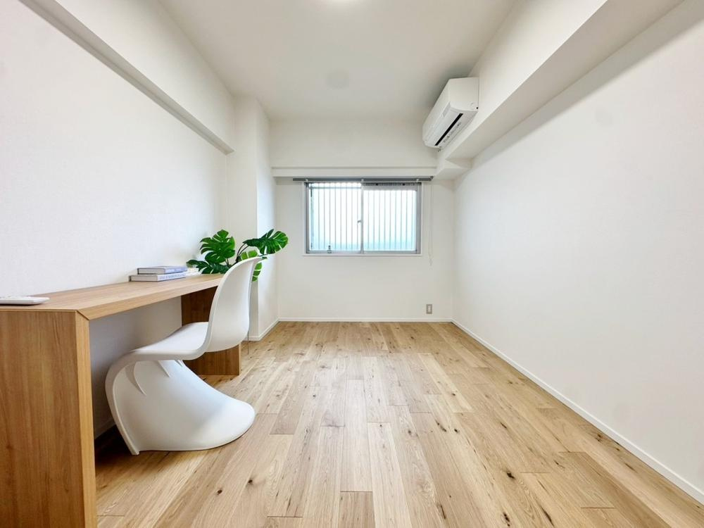 東建金町マンション（10階部分）／仲介手数料無料／新規フルリノベの洋室