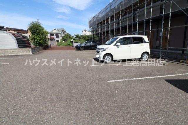 グリーンフォレストの駐車場|消雪付駐車場
