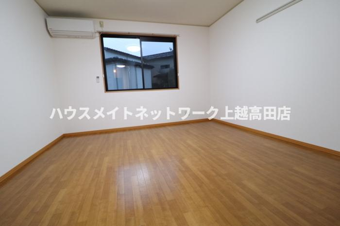 グリーンフォレストの居間・リビング|洋室8.0帖