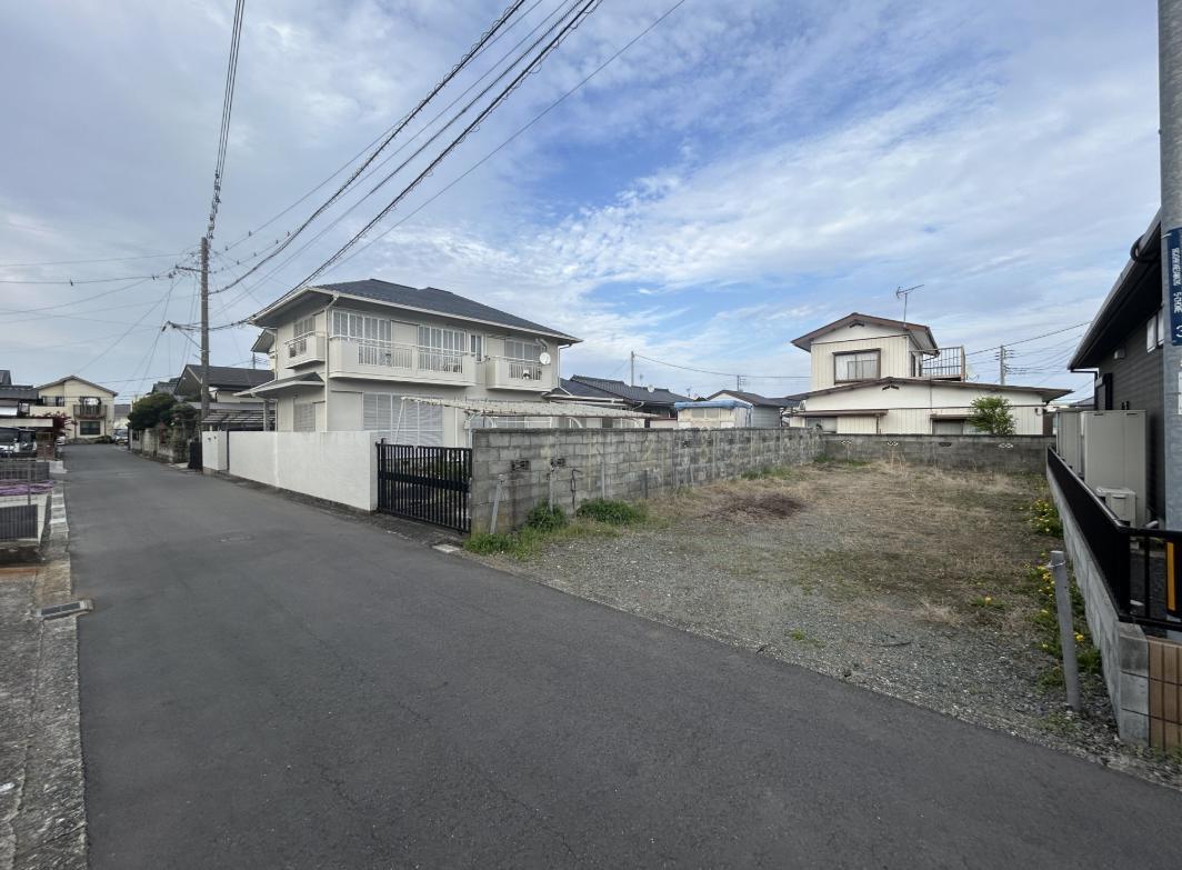 日立市東金沢町5丁目　中古戸建の前面道路含む現地写真