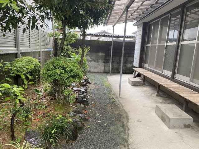 高知市石立町　借家の庭