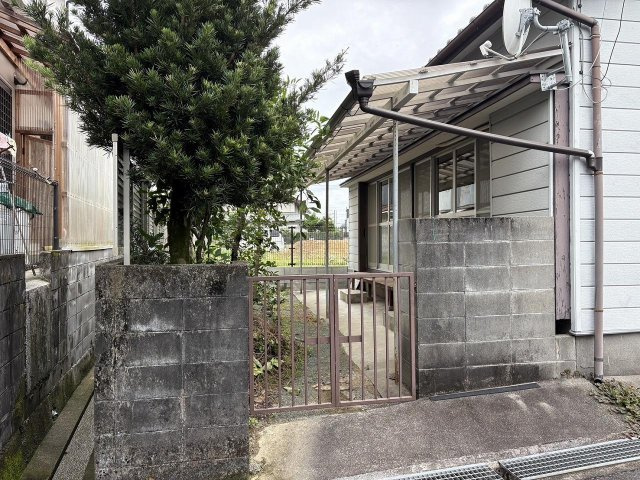 高知市石立町　借家の玄関