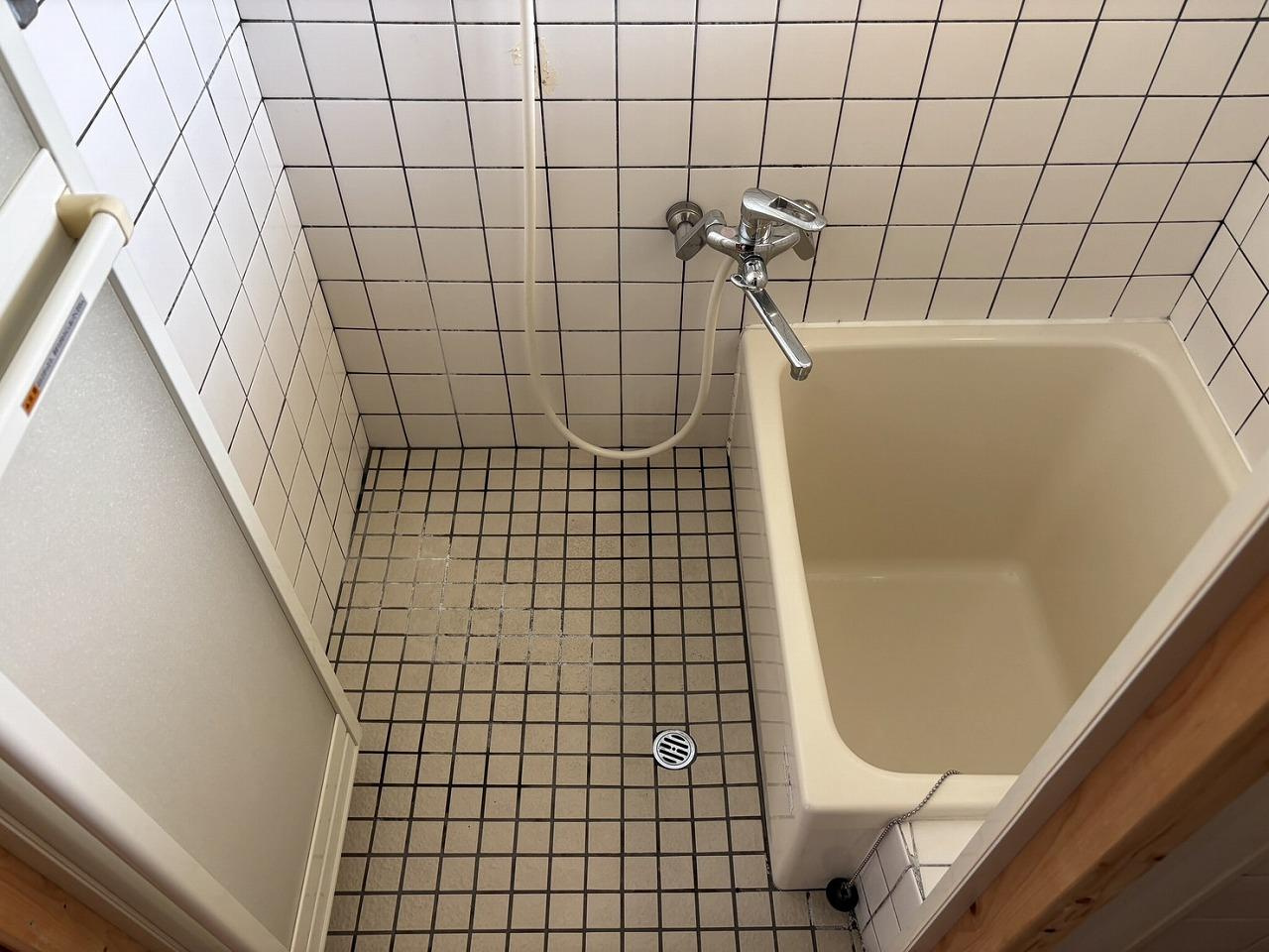 高知市石立町　借家の浴室