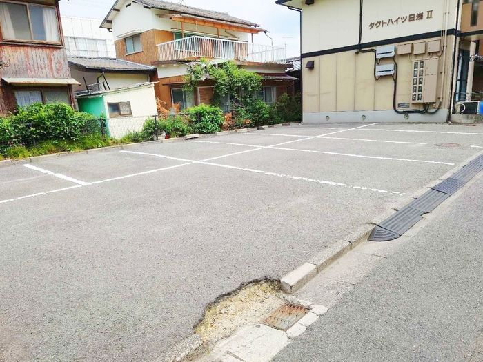 タクトハイツ日浅Ⅱの駐車場