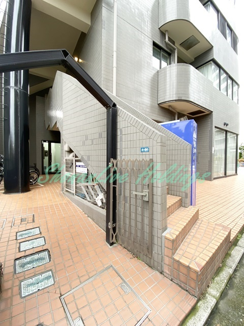 茅ヶ崎市十間坂１丁目の賃貸マンションのエントランス