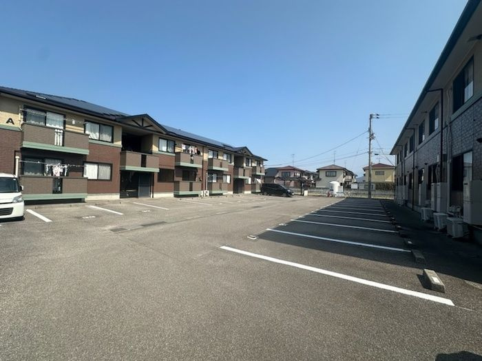 ビバーチェ・やまは奈　A棟の駐車場