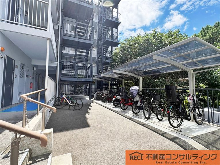 住吉川パーク・マンションの駐車場