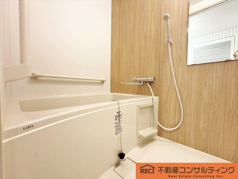 住吉川パーク・マンションの浴室|納戸付きで収納豊富！お部屋を広く使えます♪
