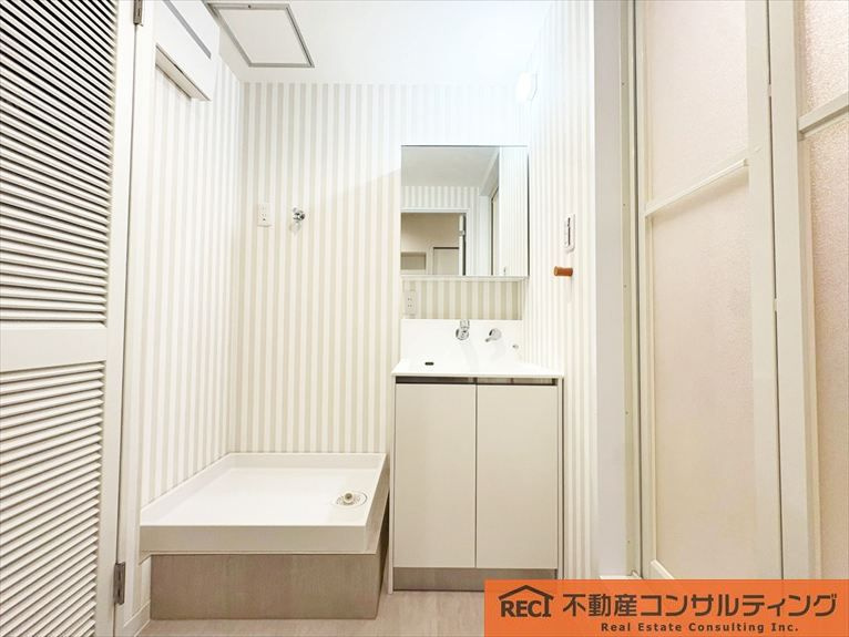 住吉川パーク・マンションの独立洗面台|住吉小学校まで徒歩7分！お子様の通学も安心です♪