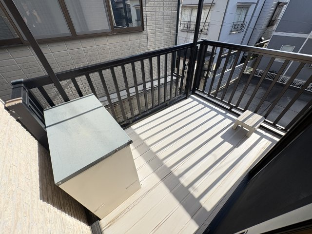 ミロメゾン市川稲越3丁目のバルコニー