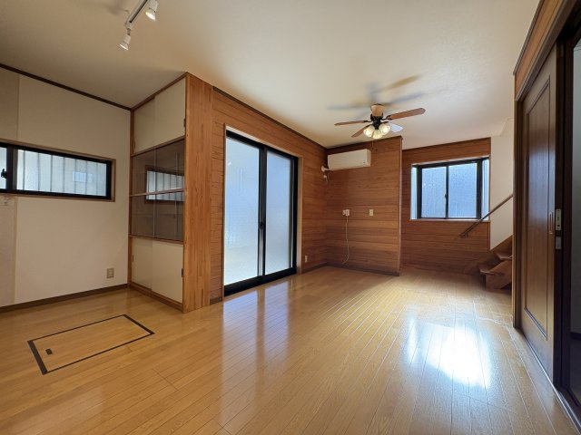 ミロメゾン市川稲越3丁目の居間・リビング