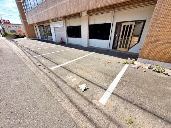 HAKKAビルの駐車場