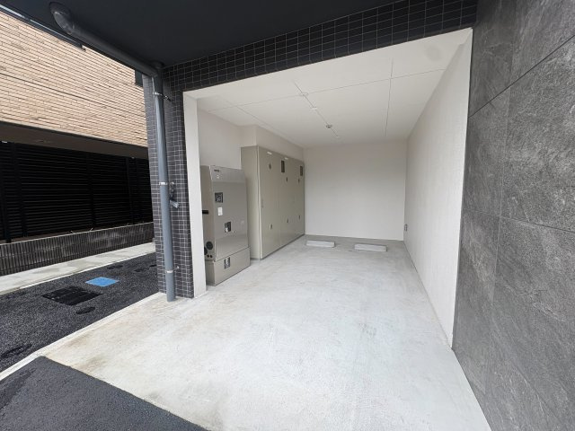 調布市上石原１丁目の賃貸マンションの駐車場