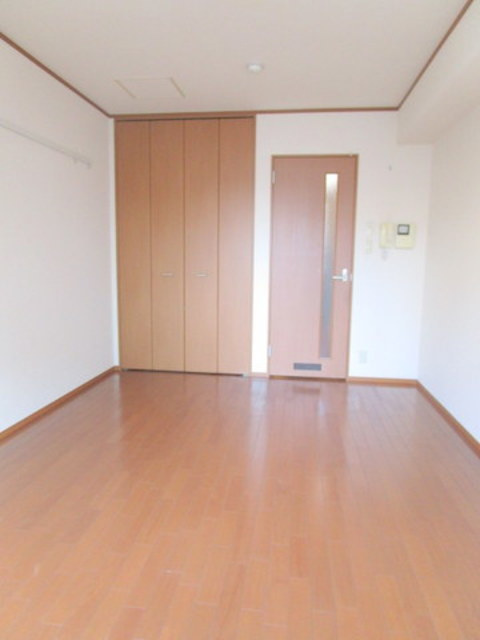 エクレール東糀谷ＥＡＳＴの居間・リビング|家具配置のしやすい間取りです