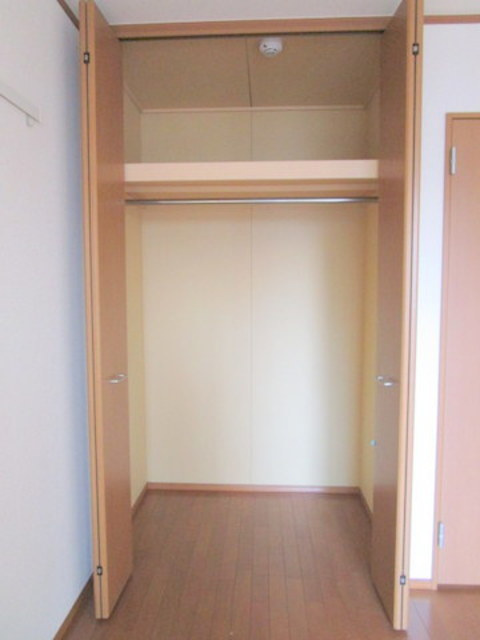 エクレール東糀谷ＥＡＳＴの収納|奥行きのあるクローゼット