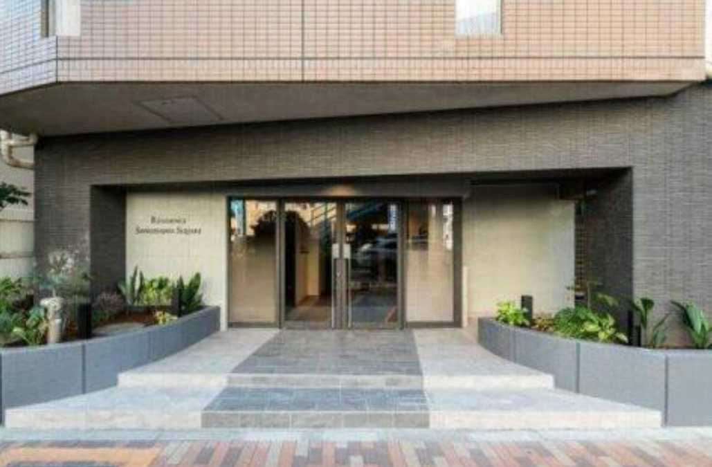 レジデンス三軒茶屋スクエア　オートロック　南向き　角部屋のエントランス