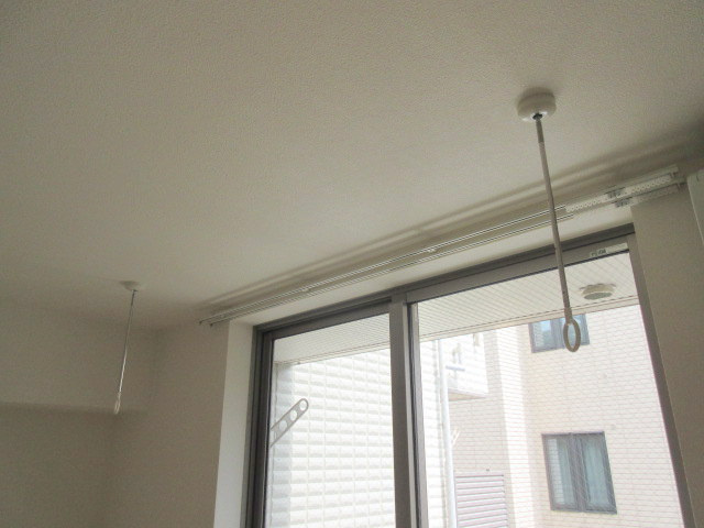 ルーツアイのその他|雨の日も安心　室内物干フック