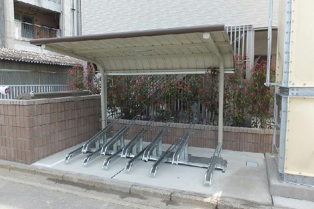 屋根付き駐輪場完備