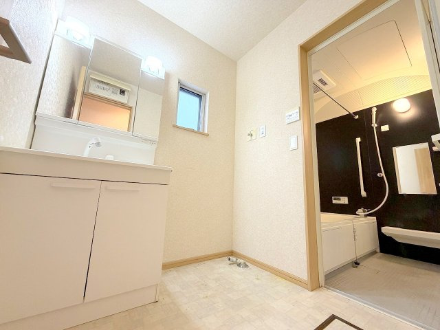 あきる野市野辺　中古住宅の独立洗面台