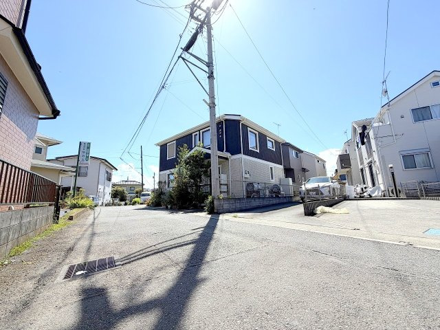 あきる野市野辺　中古住宅の前面道路含む現地写真
