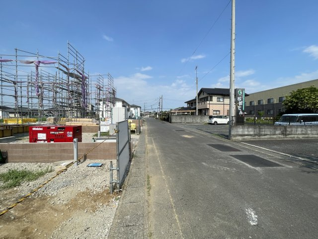 新築戸建・新築建売　大泉町仙石1丁目　南小学校・南中学校の前面道路含む現地写真
