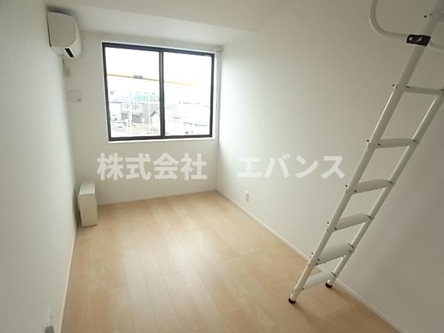 【居間・リビング】 | Stella本千葉 | こちらの居間で趣味の時間をお楽しみください