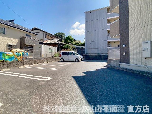 モアプラス東鳴水の駐車場