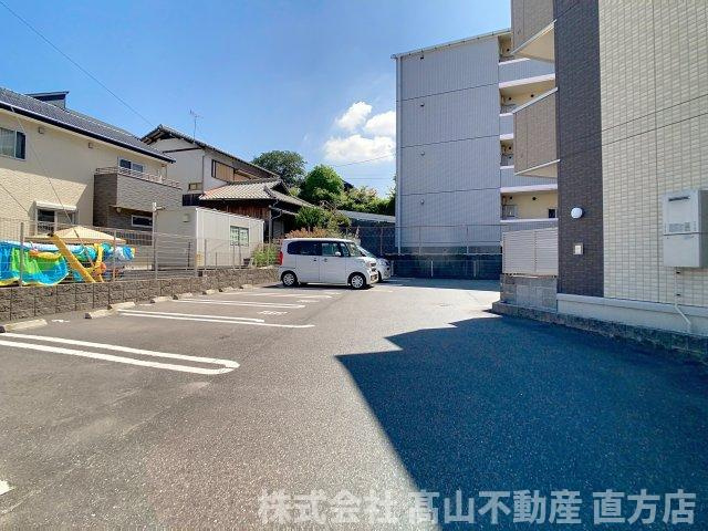 モアプラス東鳴水の駐車場