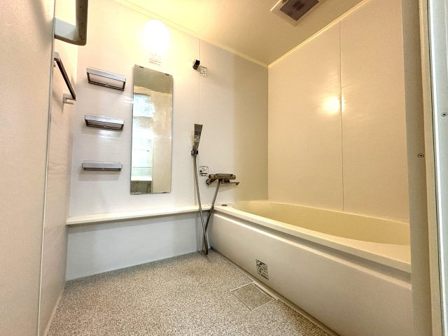 お部屋に合わせて浴室もゆったりできる広さです。