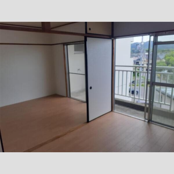 シャルム中島の洋室
