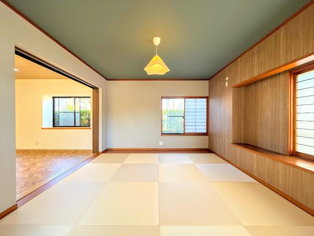 戸塚区汲沢町　中古戸建て　第3の和室|◆柔らかい陽光が差し込む明るいお部屋を演出する設計。彩光の取れる窓が気持ちの良いお部屋を創り上げます。