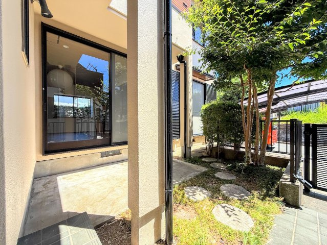 戸塚区汲沢町　中古戸建て　第3の庭|◆お手入れのしやすいちょうどよいサイズ感のお庭付き。植栽や家庭菜園等多目的にご利用いただけるプライベート空間。