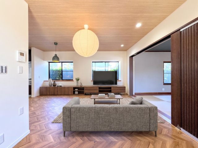 戸塚区汲沢町　中古戸建て　第3の居間・リビング|◆リビングは一日中太陽の光が射し込みます。家族が集まる空間は、自然と笑顔が溢れます！