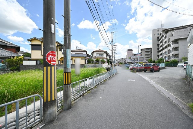 箕面市箕面5丁目建築条件なし売土地の前面道路含む現地写真|前面道路　幅員約4ｍ