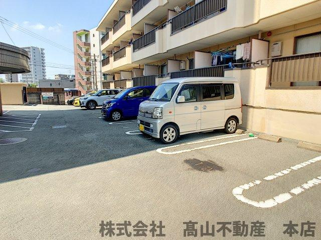 宗像市石丸３丁目の賃貸マンションの駐車場