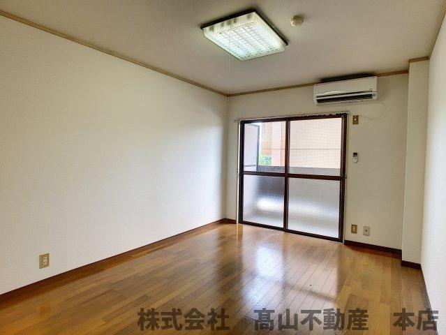 宗像市石丸３丁目の賃貸マンションの居間・リビング